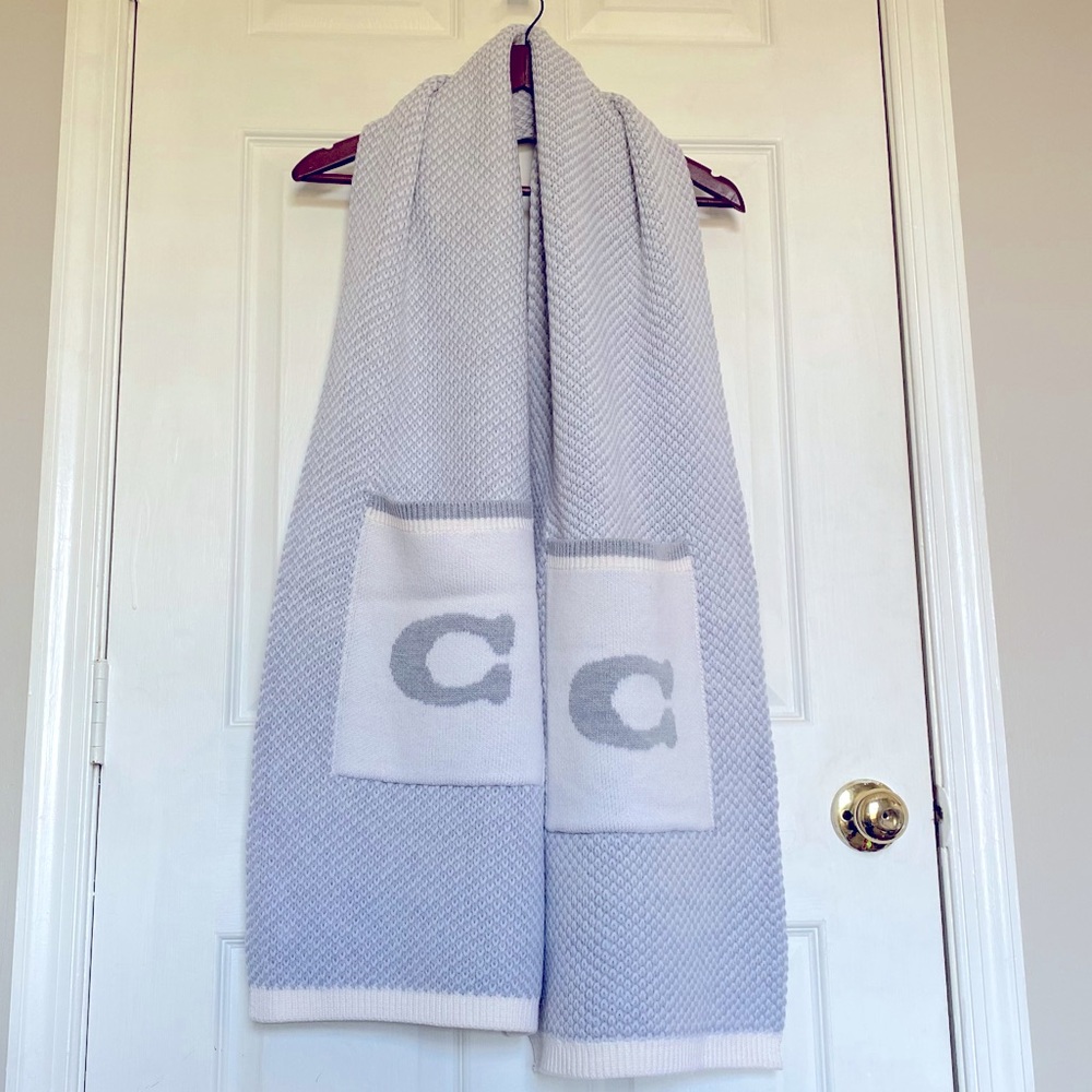 NWOT Coach Knit Scarf with Pockets